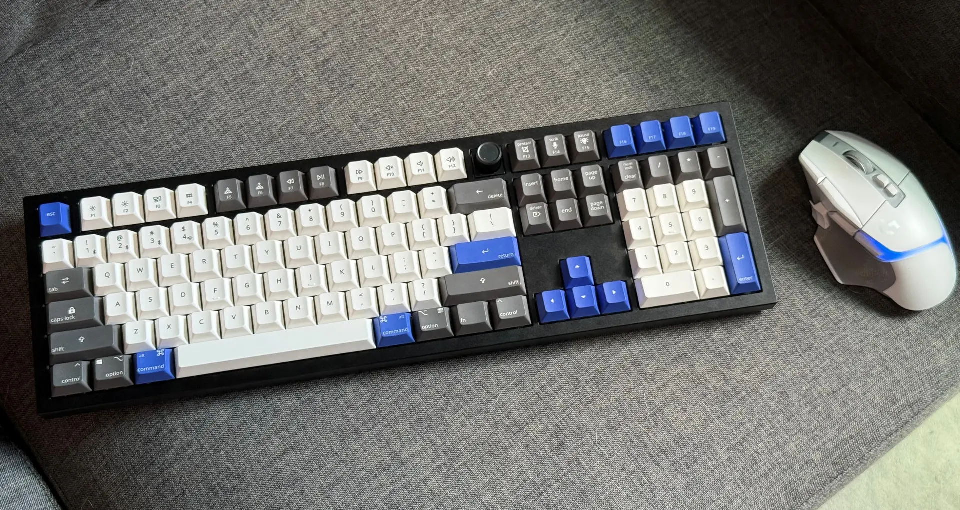 Custom keycaps showcase: White Gray Blue